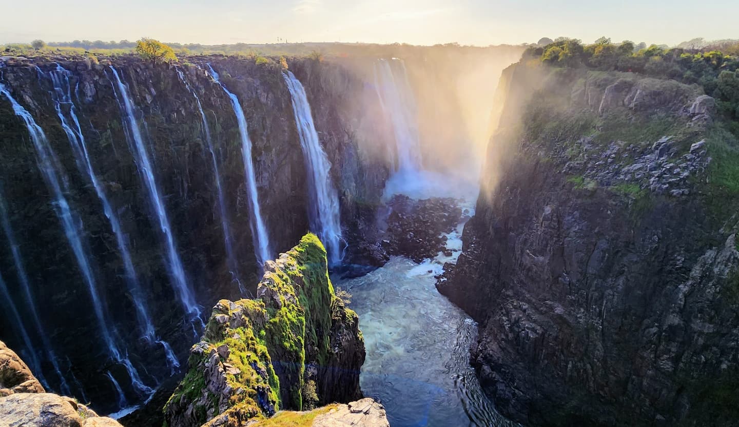 Victoria Falls: The Mighty Wonder Between Zimbabwe and Zambia